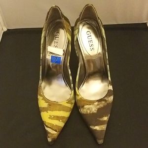 "NWOT" GUESS Shoes